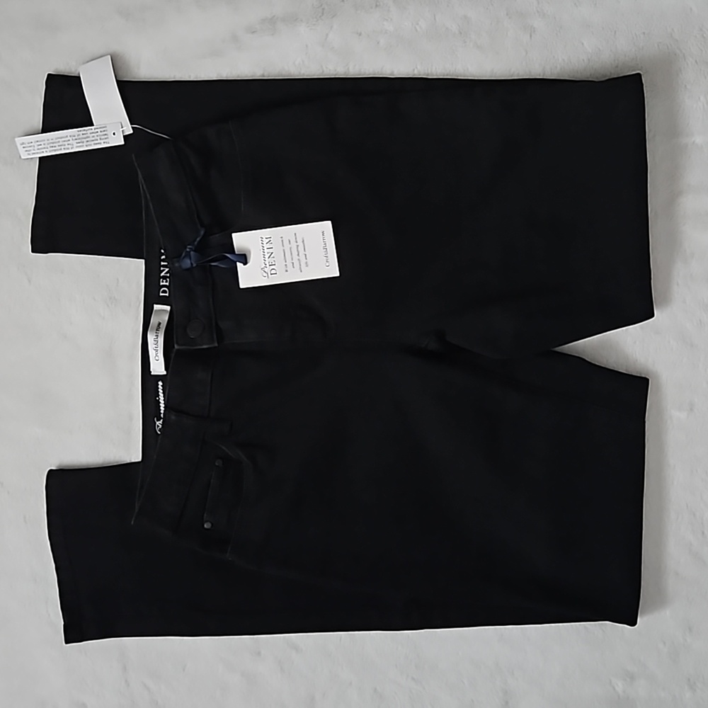 *NWT* Croft & Barrow Straight Leg Shaping Denim Jeans
